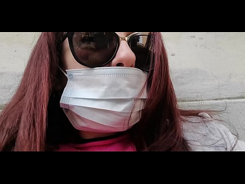 ❤️ D'Nicoletta hëlt sech op hirem Noper a pisst a senger Garage (Special Covid19 Italienesch Quarantän) ❤❌ Qualitéit Porno bei eis ☑