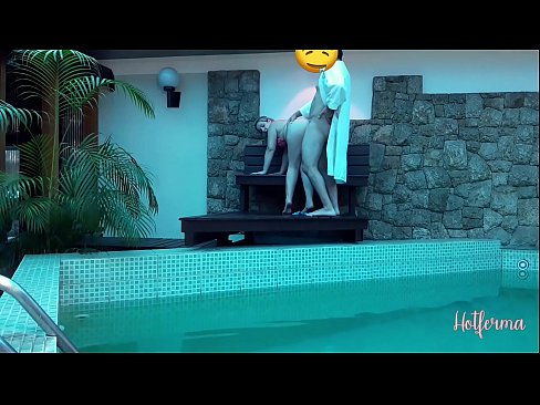 ❤️ Boss invitéiert Déngschtmeedchen an de Pool, mee konnt net engem waarm widderstoen ❤❌ Qualitéit Porno bei eis ☑