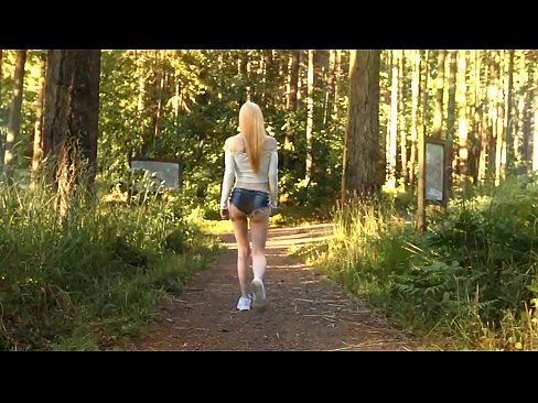 ❤️ Schéin Fra beweegt sech lues, net plakeg Video ❤❌ Qualitéit Porno bei eis ☑